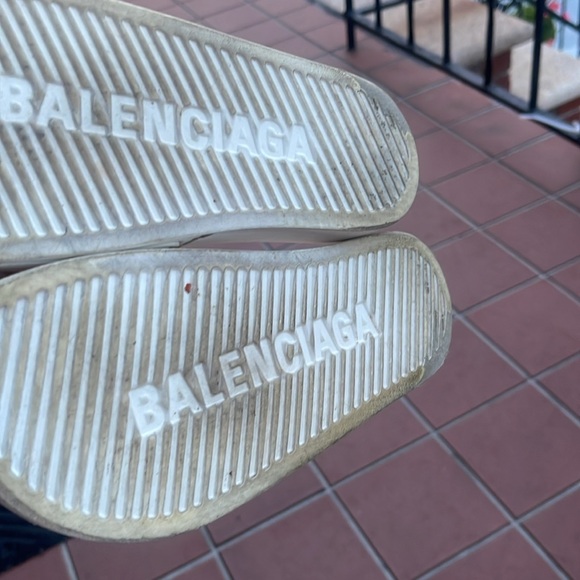 Authentic white Balanciaga slides - Picture 2 of 3